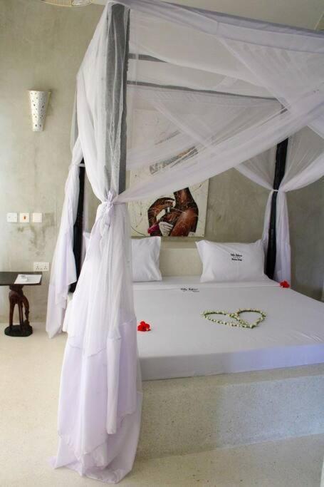 White Villa - Paparemo Beach Watamu Luaran gambar